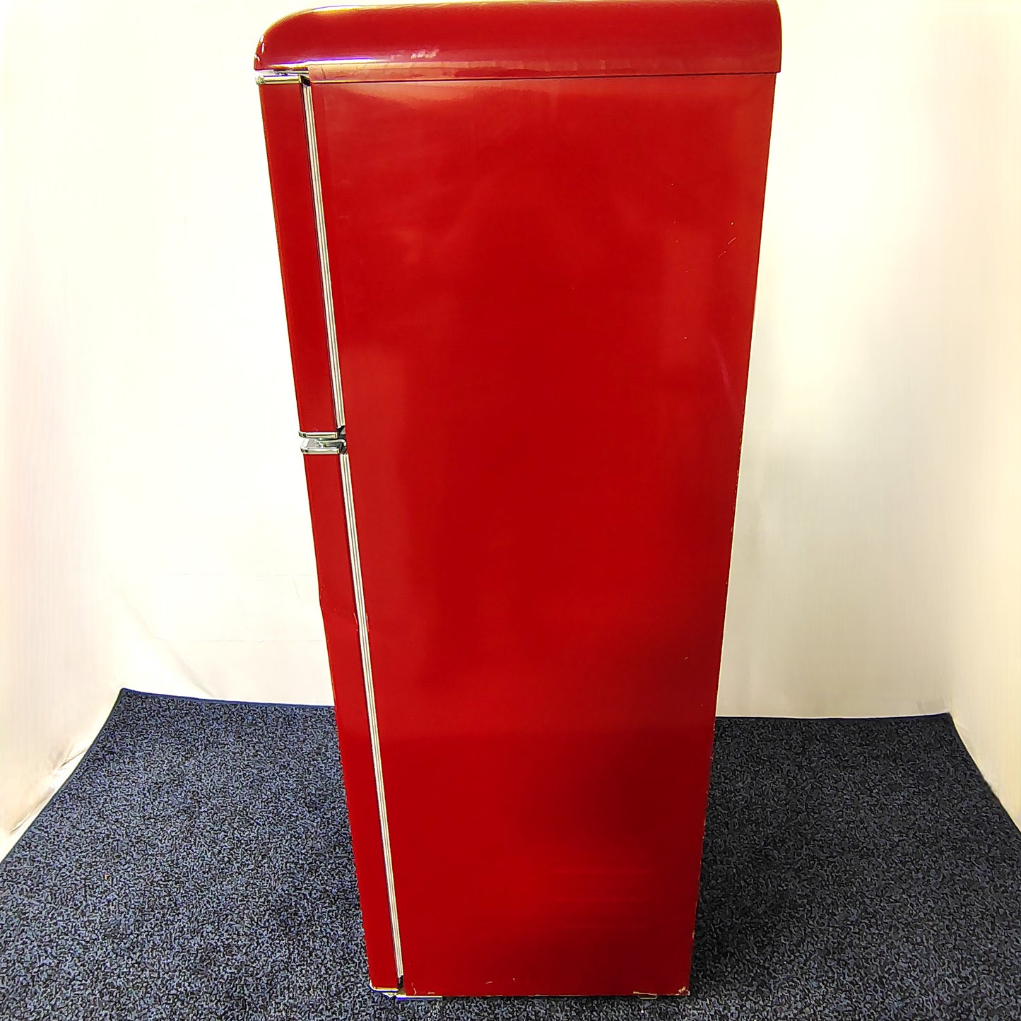 Galanz 22 in. 7.6 cu. ft. Retro Top Freezer Refrigerator, Hot Rod Red, Energy Star GLRF76TMRDER2