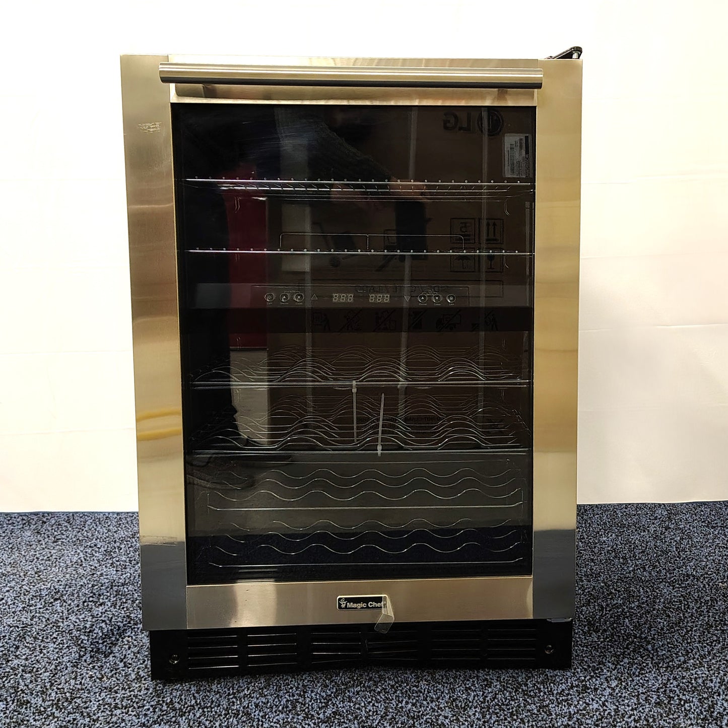 Magic Chef 44 Bottle Dual Zone Wine Cooler in Stainless Steel HMWC44DZ