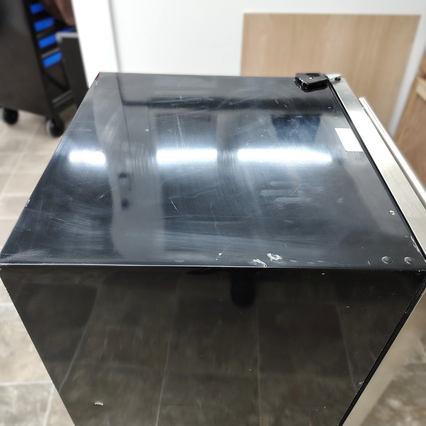 Magic Chef 44 Bottle Dual Zone Wine Cooler in Stainless Steel HMWC44DZ