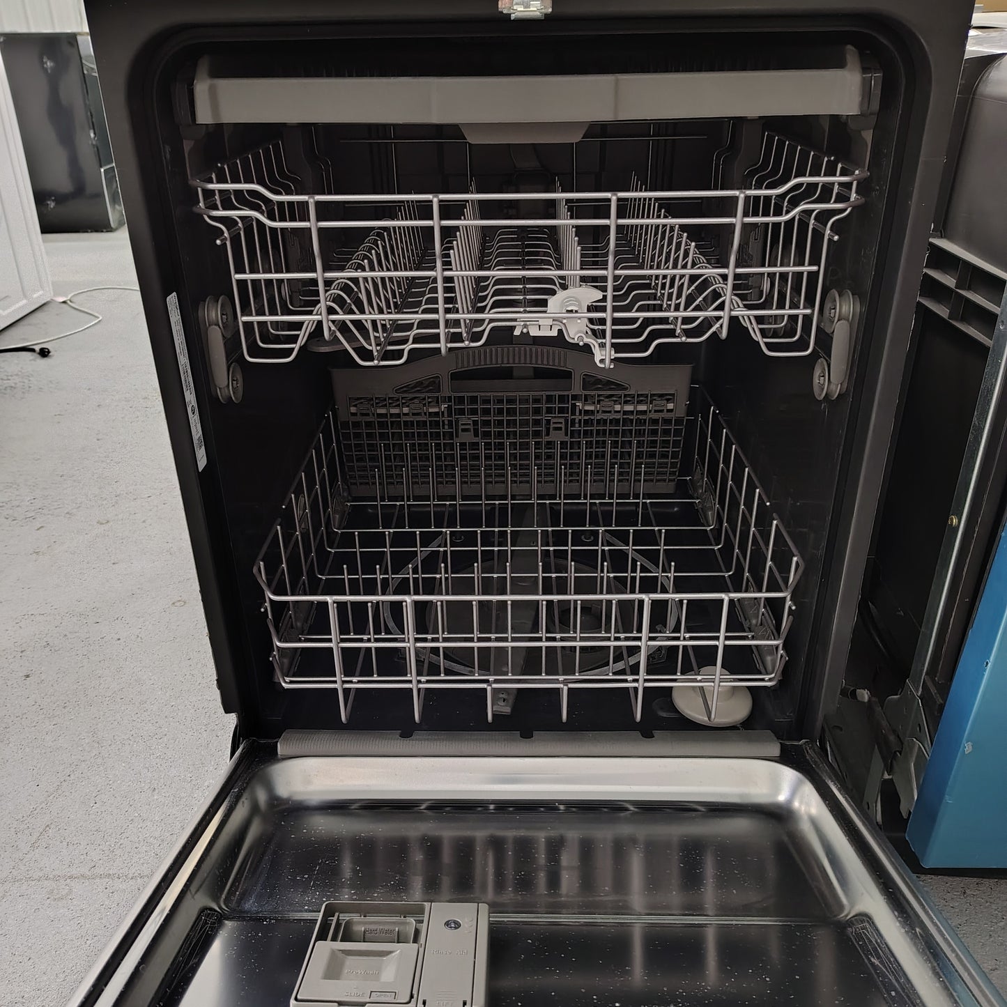Whirpool 24 in. Fingerprint Resistant Stainless Steel Top Control Dishwasher with 3rd Rack
