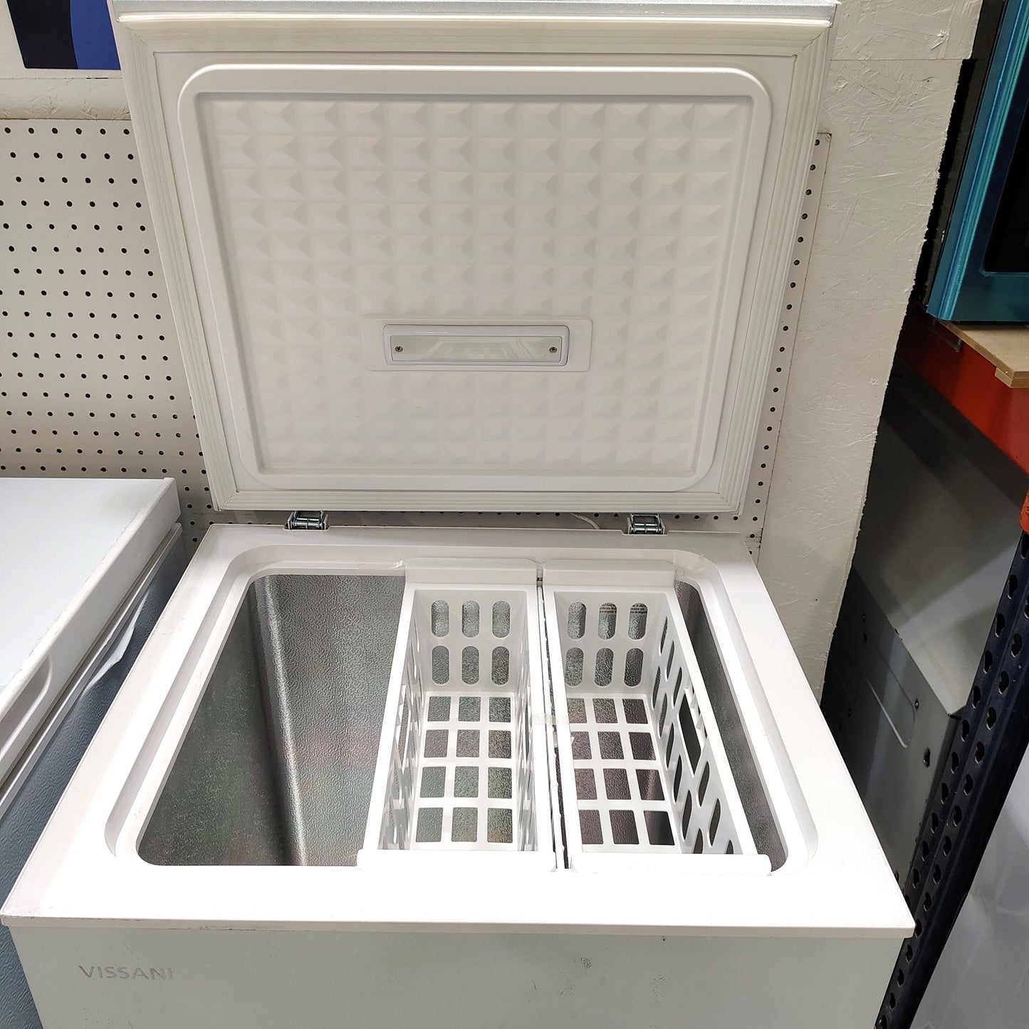 Vissani 5.0 cu ft Chest Freezer HMCF5W5
