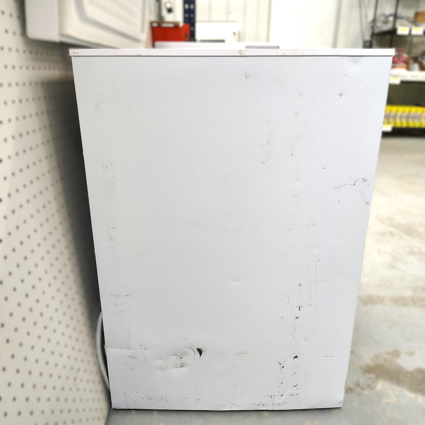 Vissani 7.0 cu. ft. Manual Defrost Chest Freezer with LED Light in White Garage Ready HMCF7W5