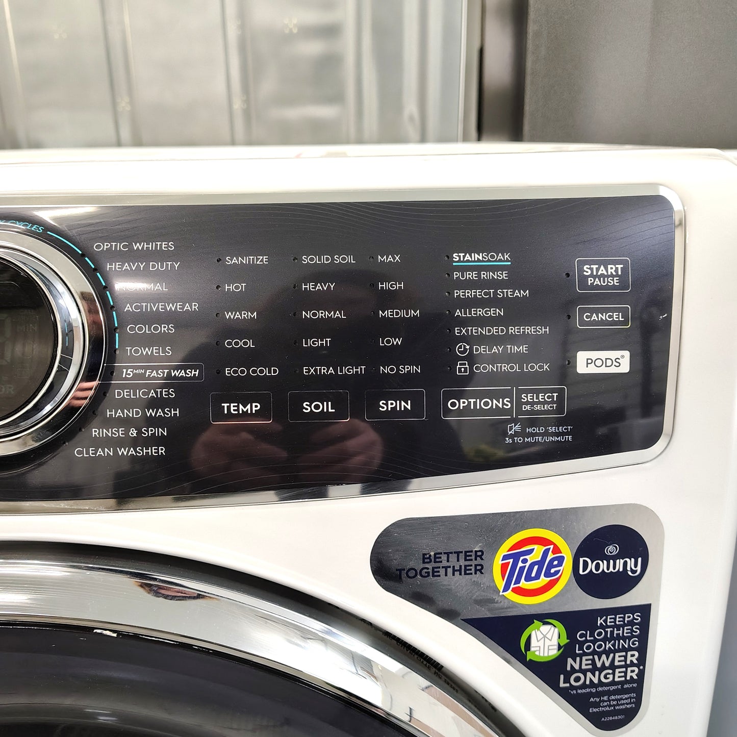 Electrolux Front Load Washer (4.5 cu. ft.)  and Dryer (8 cu. ft.) Set - ELFW7637AW2; ELFE7637AW