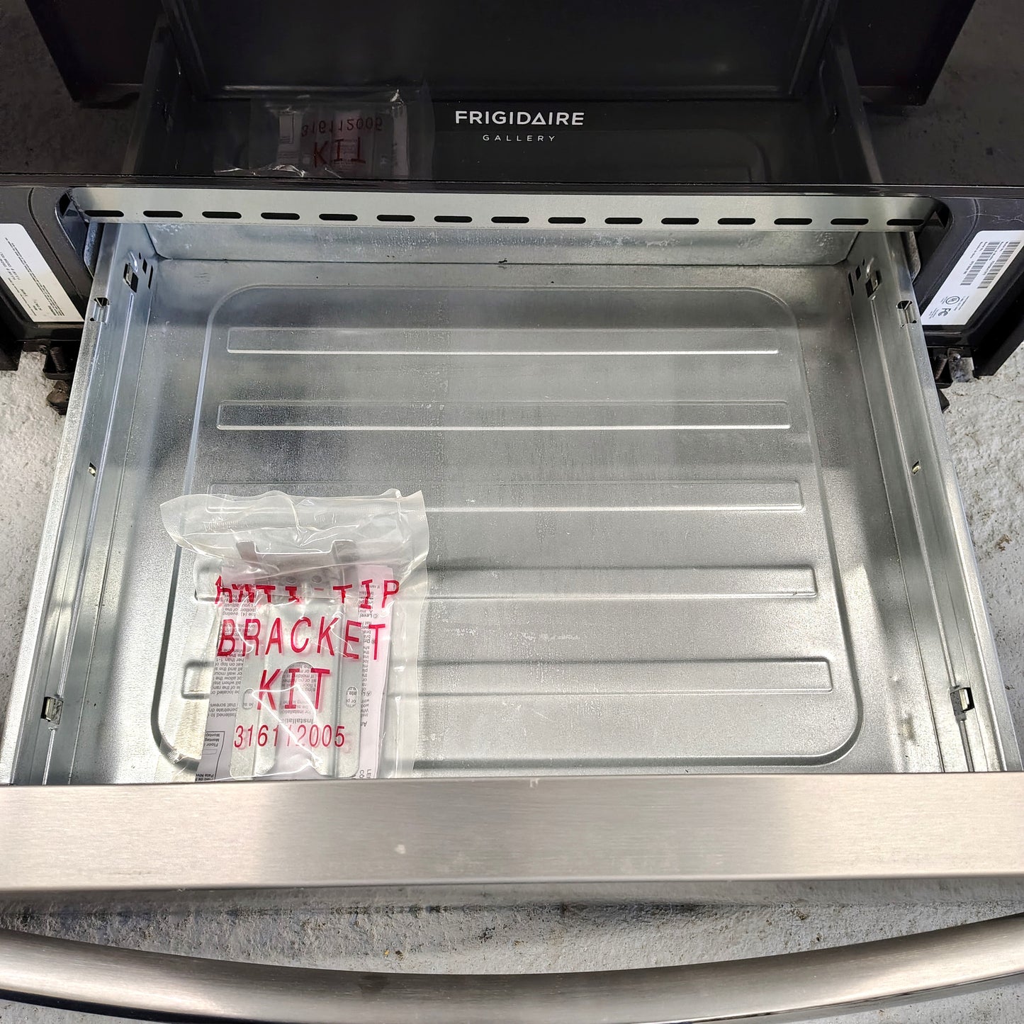 Frigidaire Gallery 30-in 4 burners Air Fry Convection Oven Slide-In Single Induction Range (Fingerprint Resistant Stainless Steel) FGIH3047VF