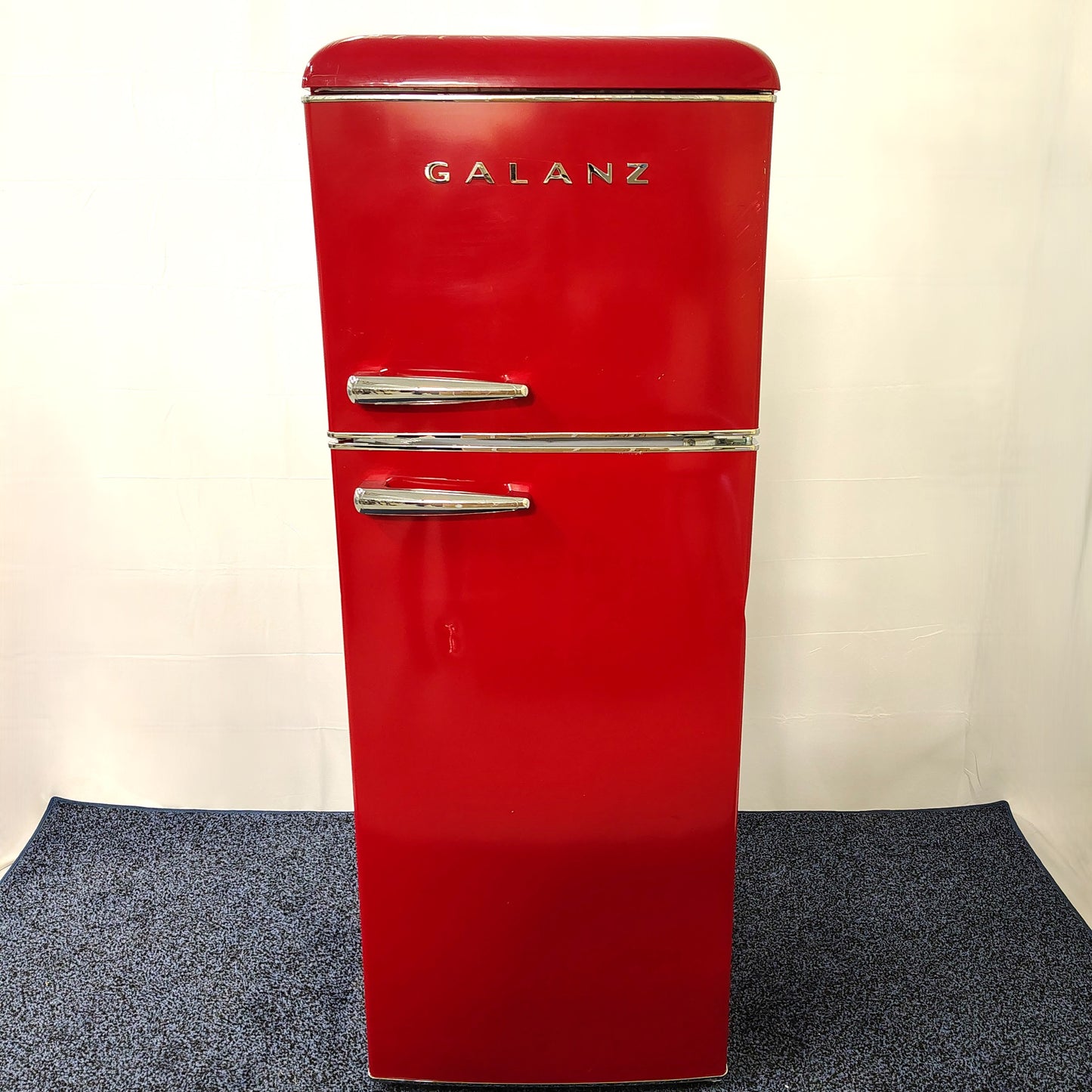 Galanz 22 in. 7.6 cu. ft. Retro Top Freezer Refrigerator, Hot Rod Red, Energy Star GLRF76TMRDER2