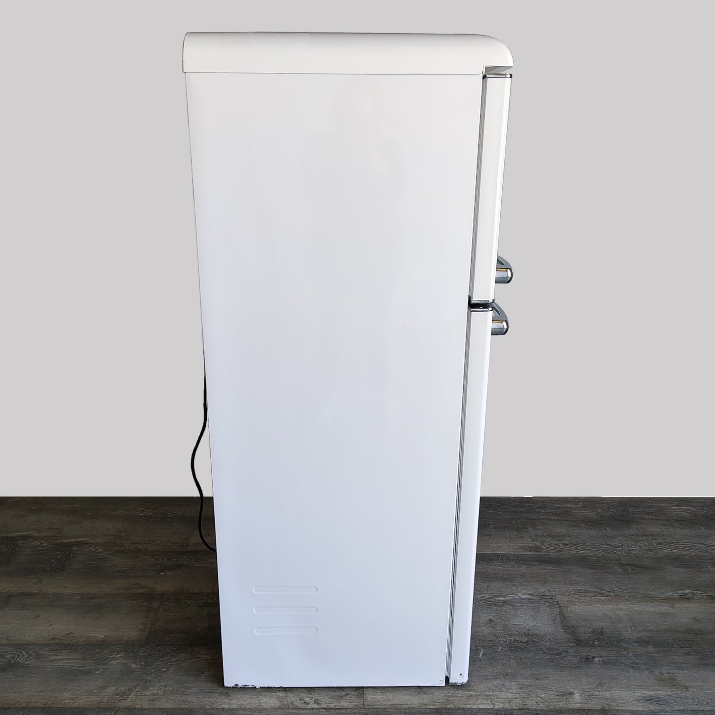 Galanz 10 cu. ft. Retro Frost-Free Top Freezer Refrigerator in White GLR10TWEEFR
