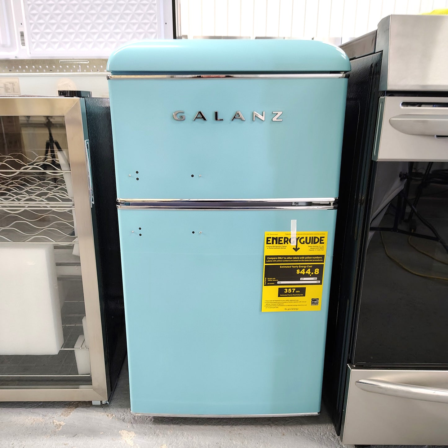 Galanz 20 in. 3.1 cu. ft. Retro Top Freezer Refrigerator, Bebop Blue, Energy Star GLR31TBEER