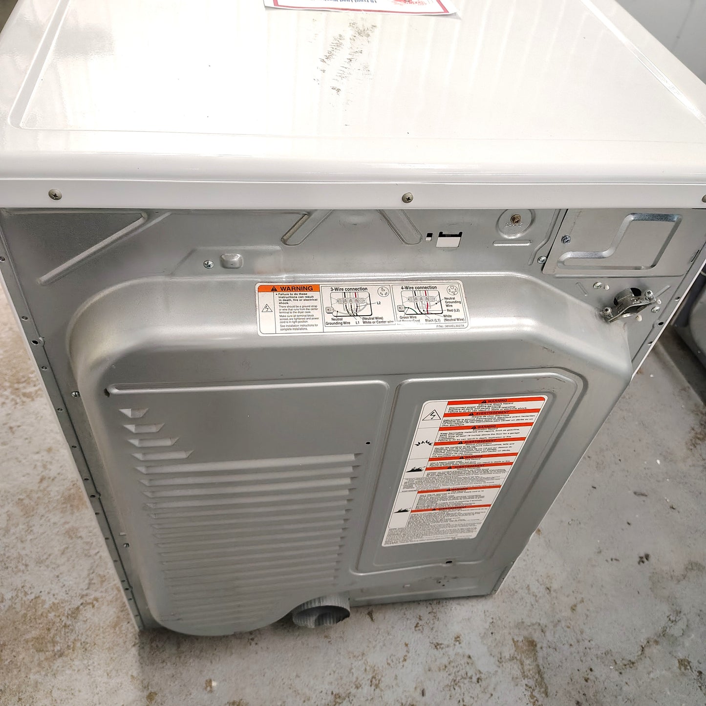 LG Extra Large Capacity Front Load Washer (3.6 cu. ft.) and Dryer (7.1 cu. ft.) - WM2250CW; DLE2250W