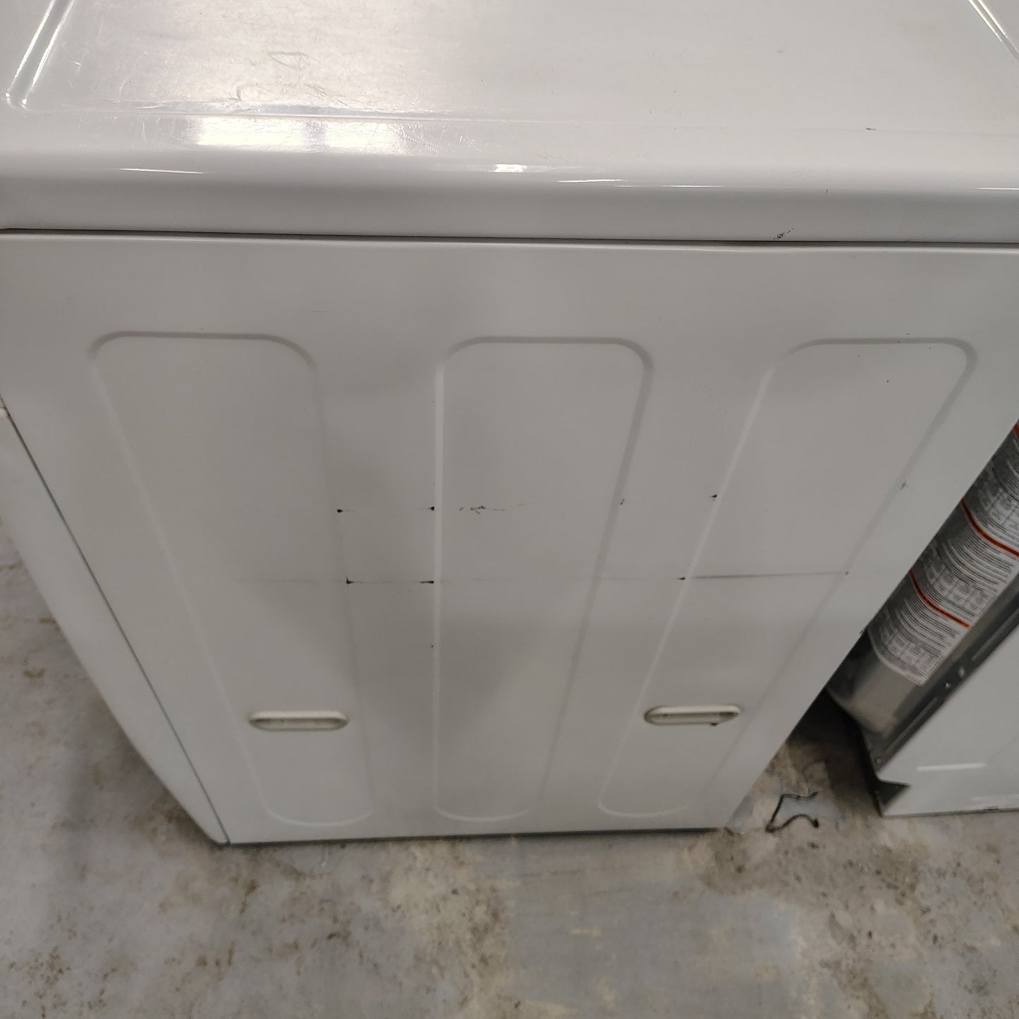 LG Extra Large Capacity Front Load Washer (3.6 cu. ft.) and Dryer (7.1 cu. ft.) - WM2250CW; DLE2250W