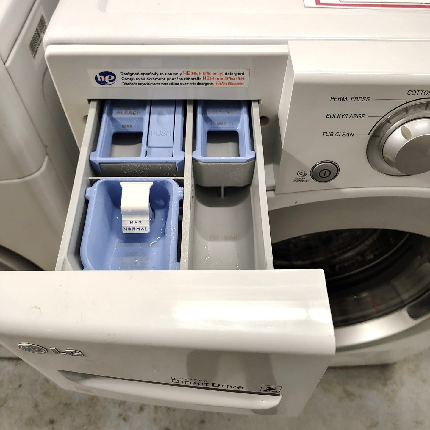 LG Extra Large Capacity Front Load Washer (3.6 cu. ft.) and Dryer (7.1 cu. ft.) - WM2250CW; DLE2250W