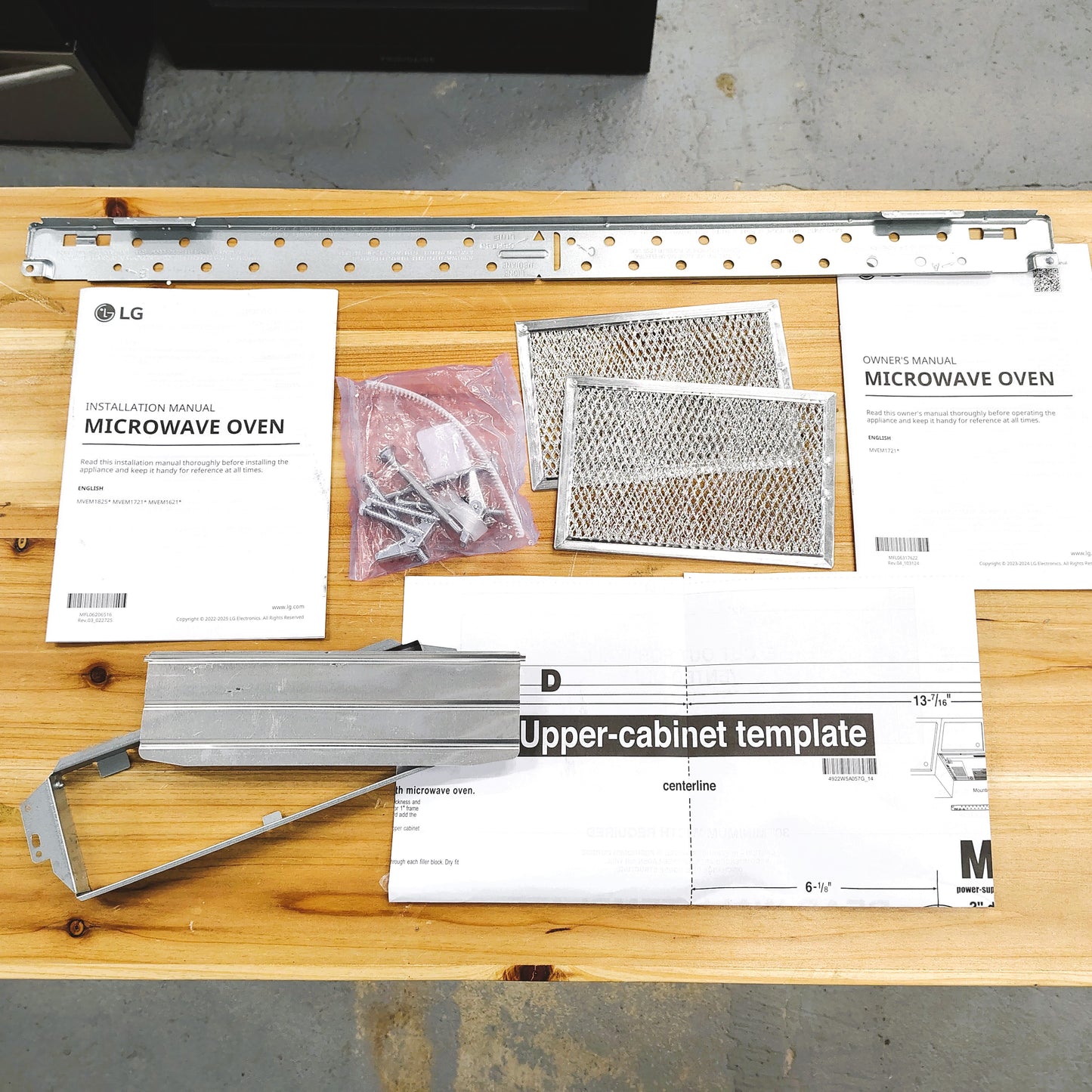 LG 1.7-cu ft Over-the-Range Microwave with Sensor Cooking MVEM1721F