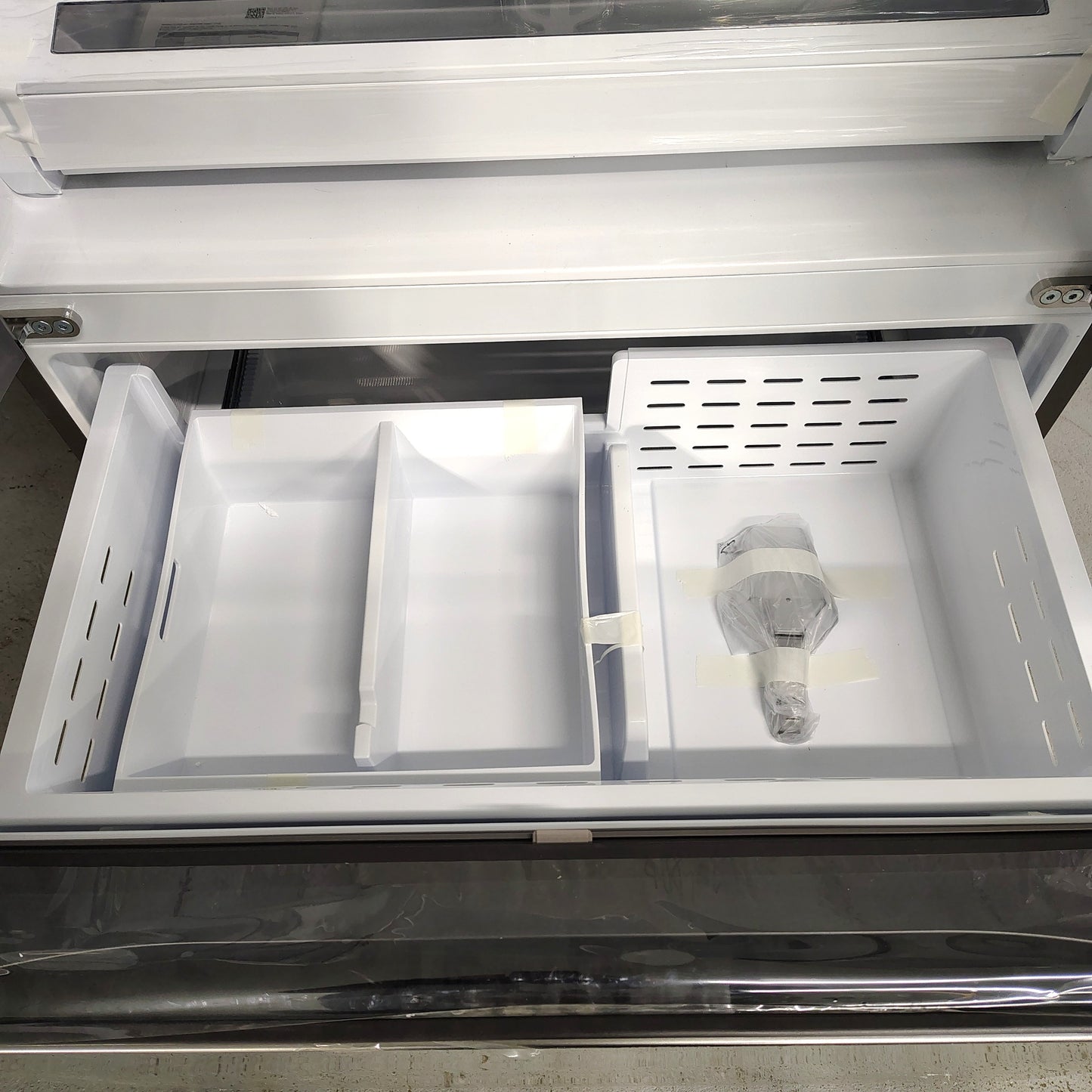 Samsung 27 cu. ft. Counter Depth 3-Door French Door Refrigerator with Dual Auto Ice Maker Fingerprint Resistant Stainless Look RF27CG5010S9AA