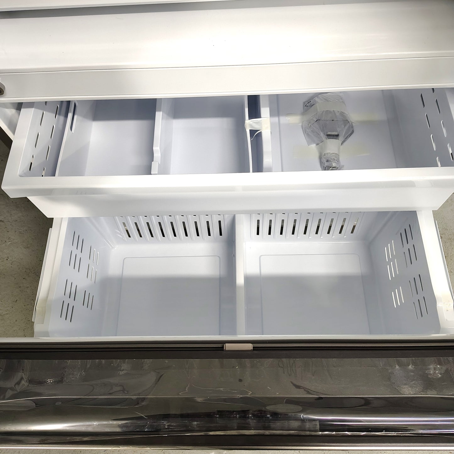 Samsung 27 cu. ft. Counter Depth 3-Door French Door Refrigerator with Dual Auto Ice Maker Fingerprint Resistant Stainless Look RF27CG5010S9AA