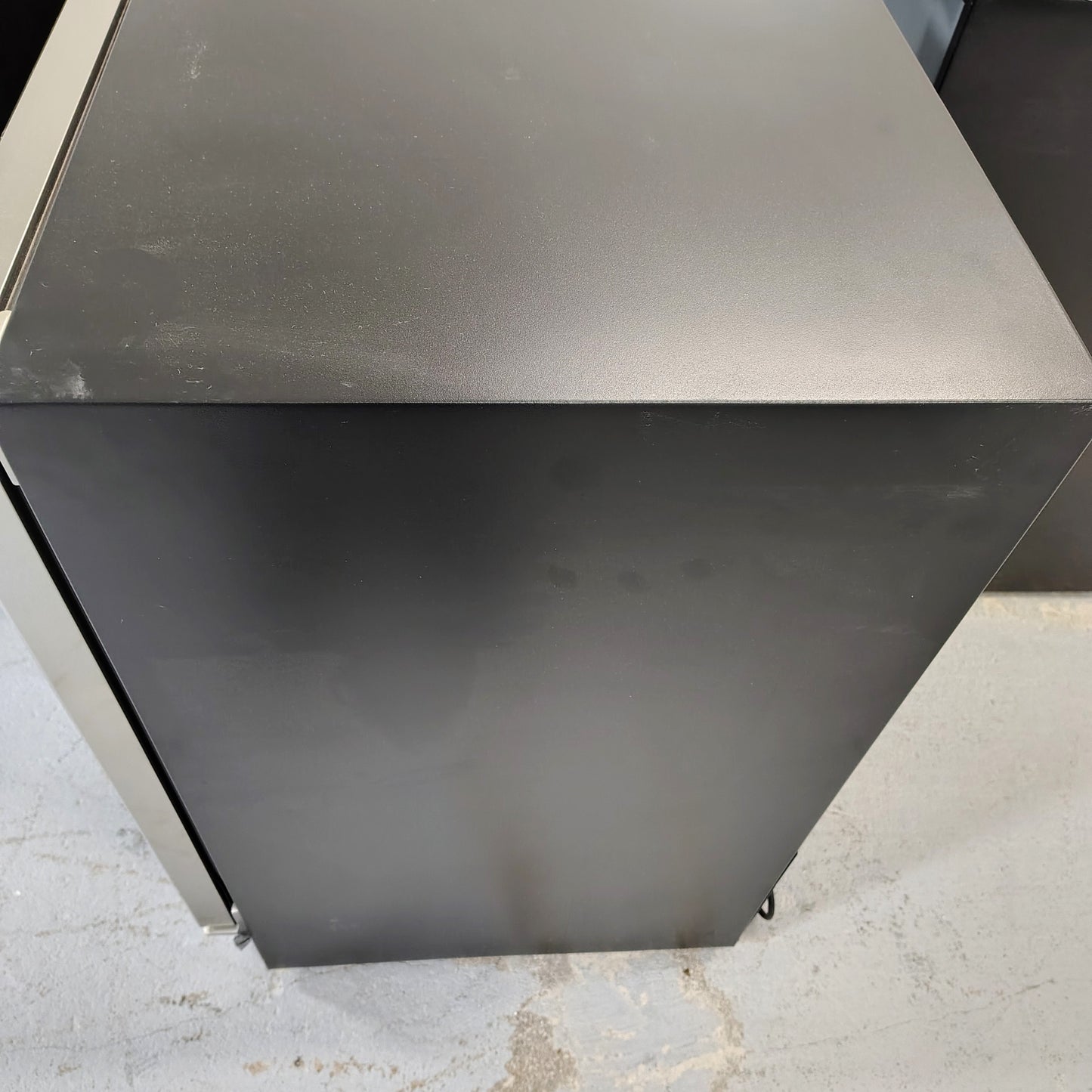 Velivi 24 in. Built-in/Freestanding Beverage Cooler Fridge with Adjustable Shelves in Stainless Steel KMYL150