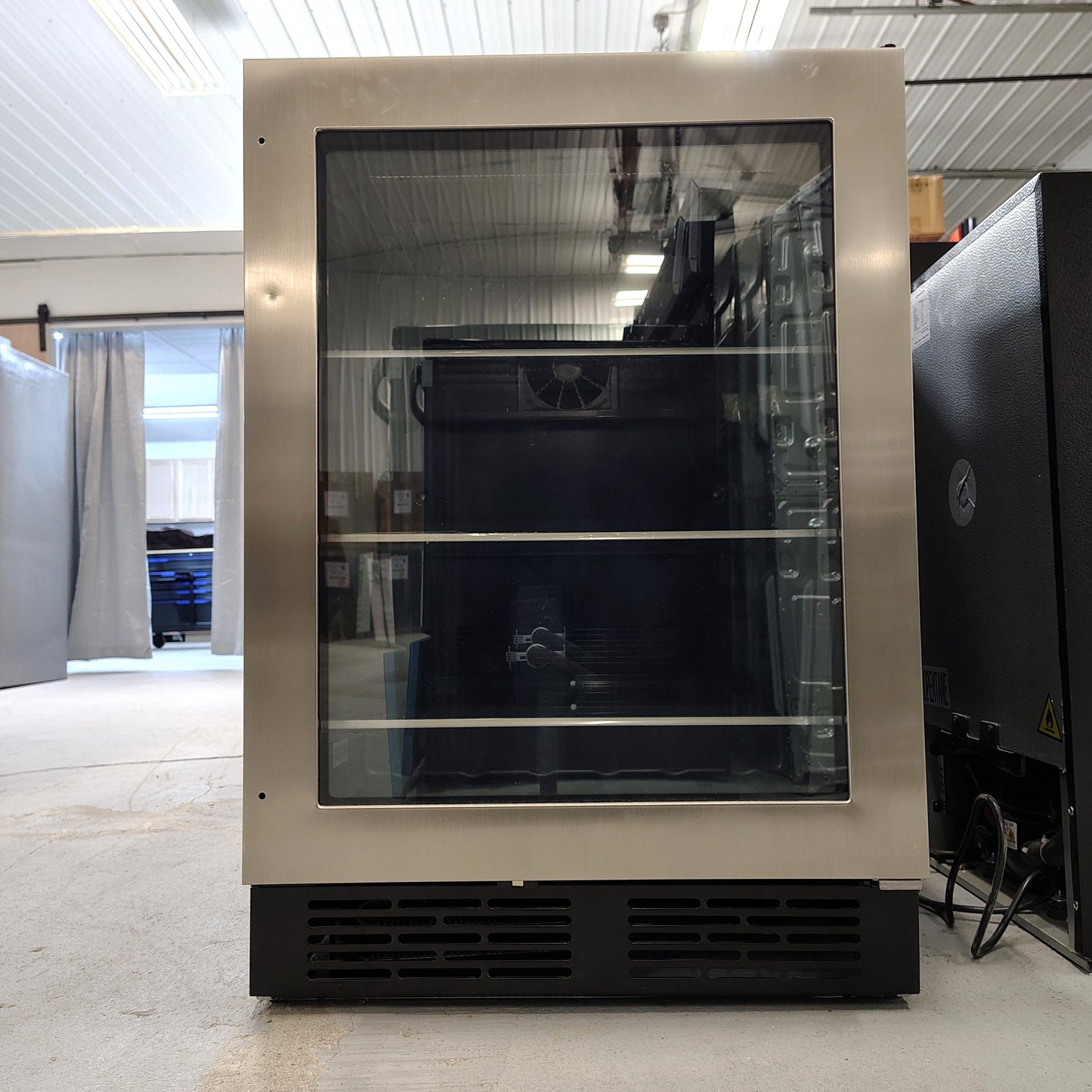 Hisense Built-in/Freestanding Indoor Beverage Refrigerator with Glass Door HBC54D6AS