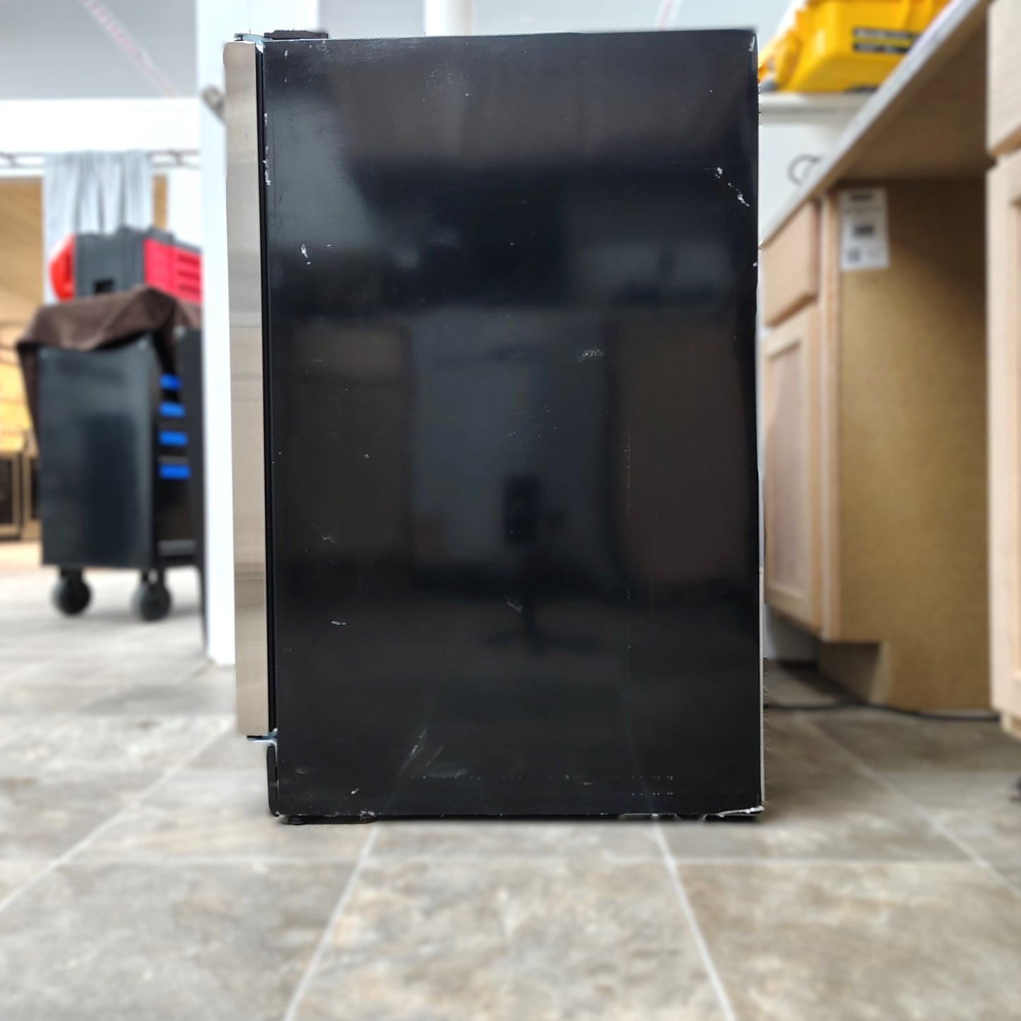 Magic Chef 44 Bottle Dual Zone Wine Cooler in Stainless Steel HMWC44DZ