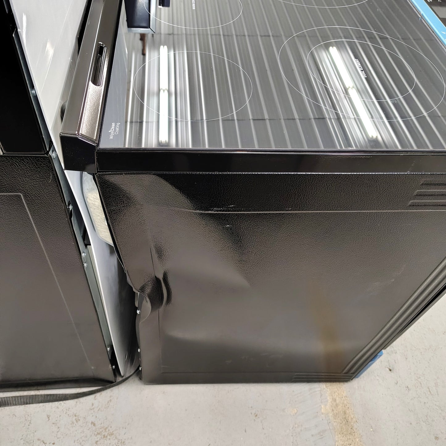 Whirlpool 30 in. 5-Burners Smart Slide-In Electric Range in Fingerprint Resistant Stainless Steel with No Preheat Air Fry WSES7530RZ0