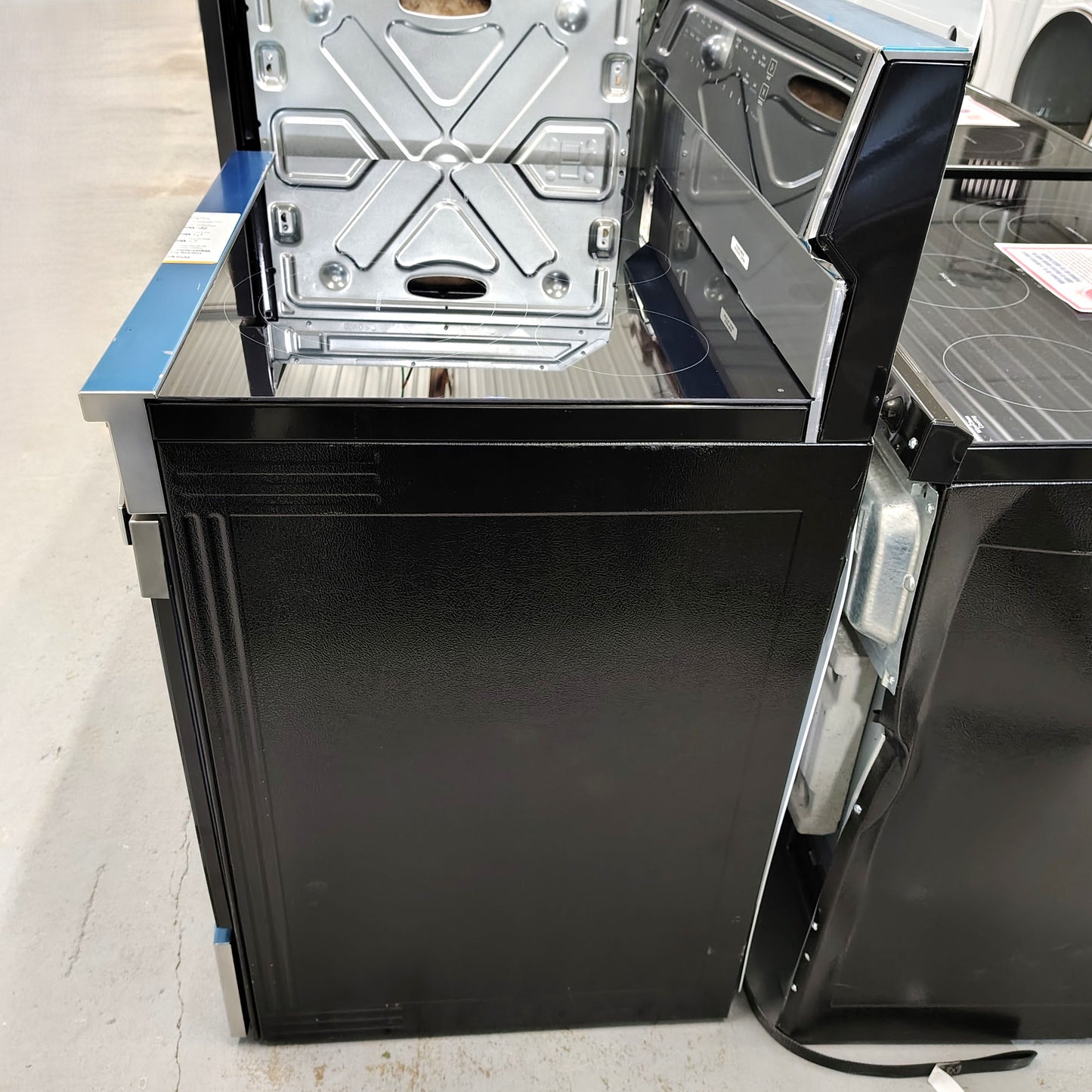 Whirlpool 30 in. 5-Element Freestanding Electric Smart Range in Fingerprint Resistant Stainless Steel with Air Cooking Technology WFES7530RZ