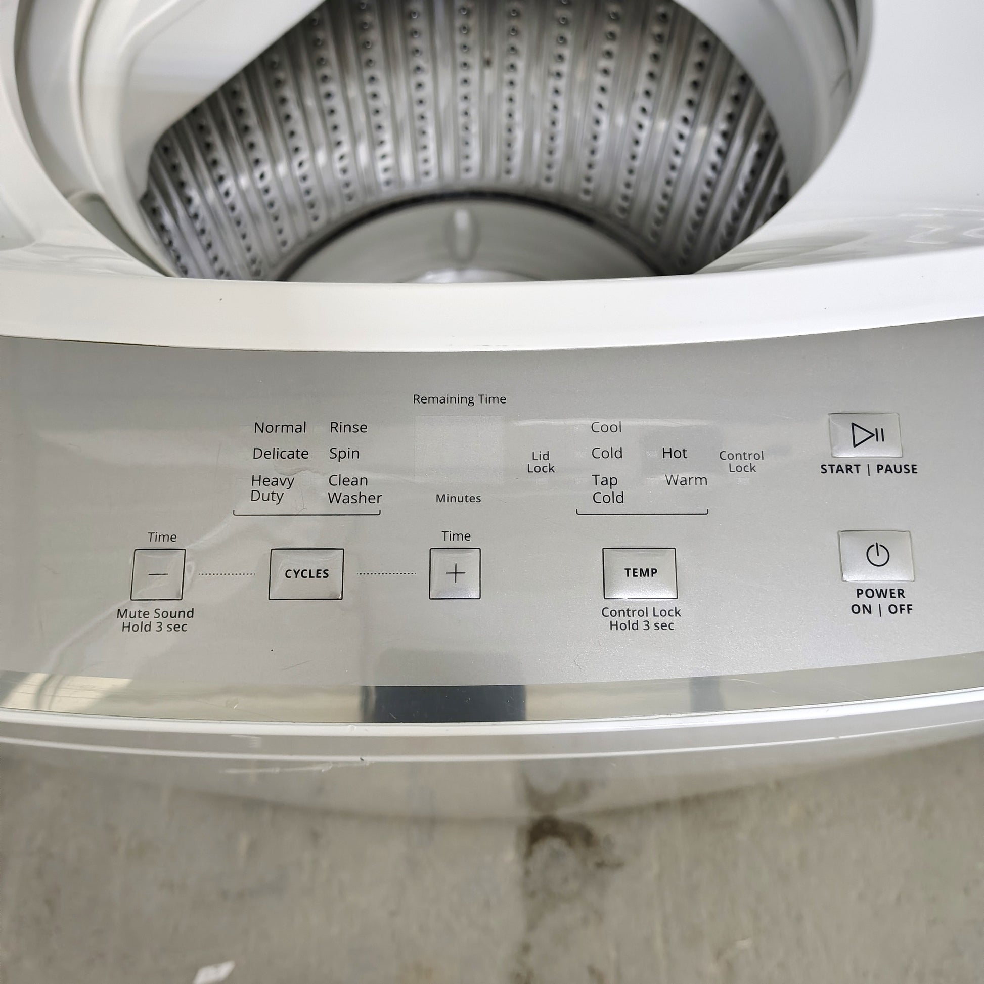 Whirlpool 1.6 cu.ft White Electric Washer/Dryer Stacked Laundry Center WET4024HW