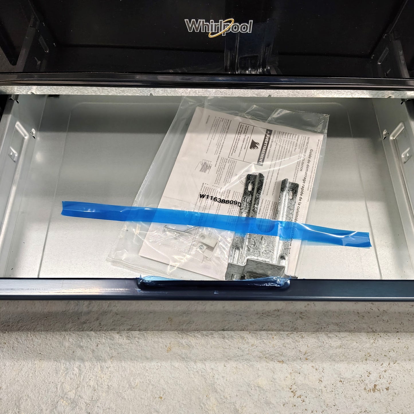 Whirlpool 30 in. 5-Element Electric Smart Range with Air Cooking Technology WFES7530RV