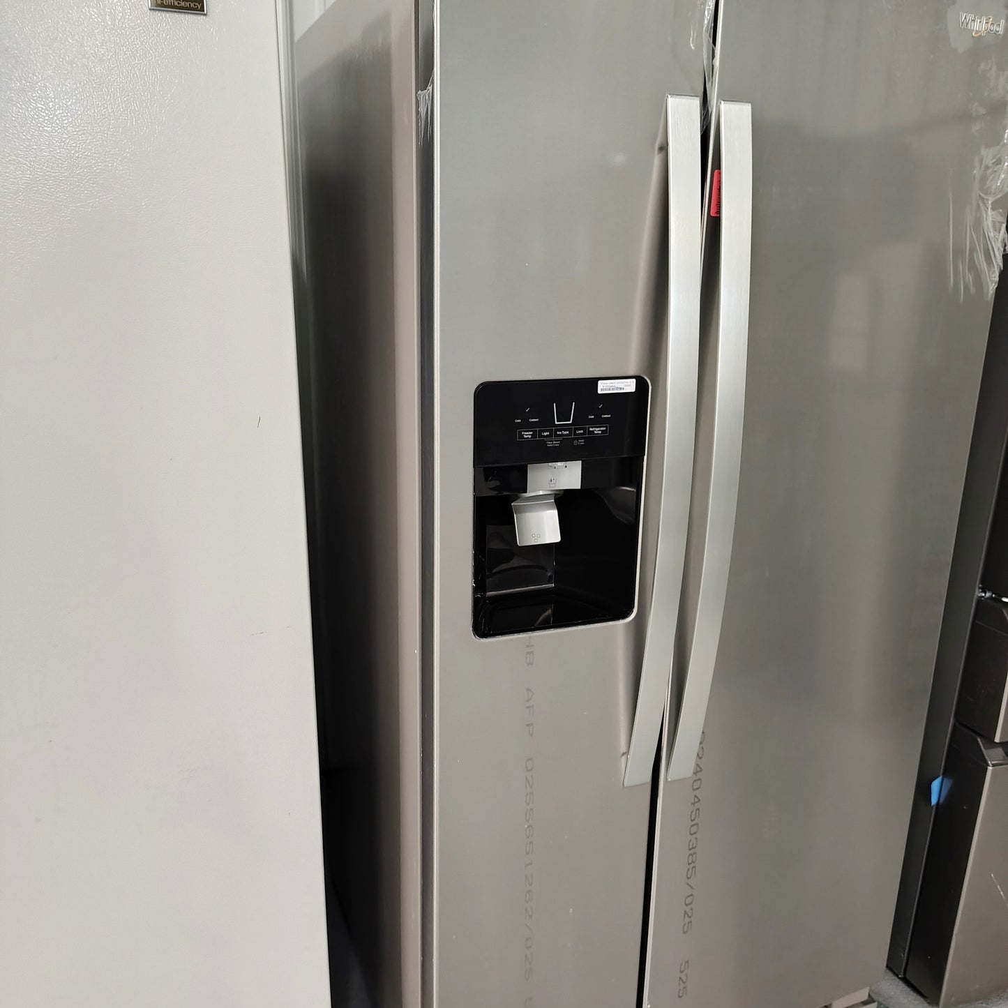 Whirlpool 21.4 cu. ft. Side by Side Refrigerator in Fingerprint Resistant Stainless Finish WRS321SDHZ13