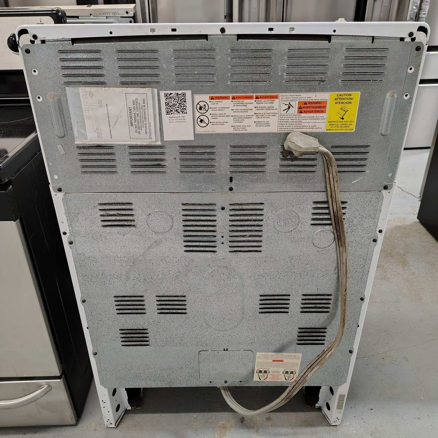 Frigidaire 30 in Freestanding, Glass-Top Electric Range in White FEF364FSB