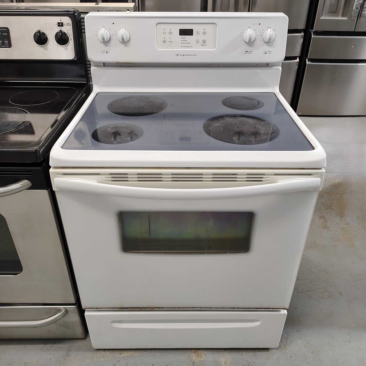 Frigidaire 30 in Freestanding, Glass-Top Electric Range in White FEF364FSB