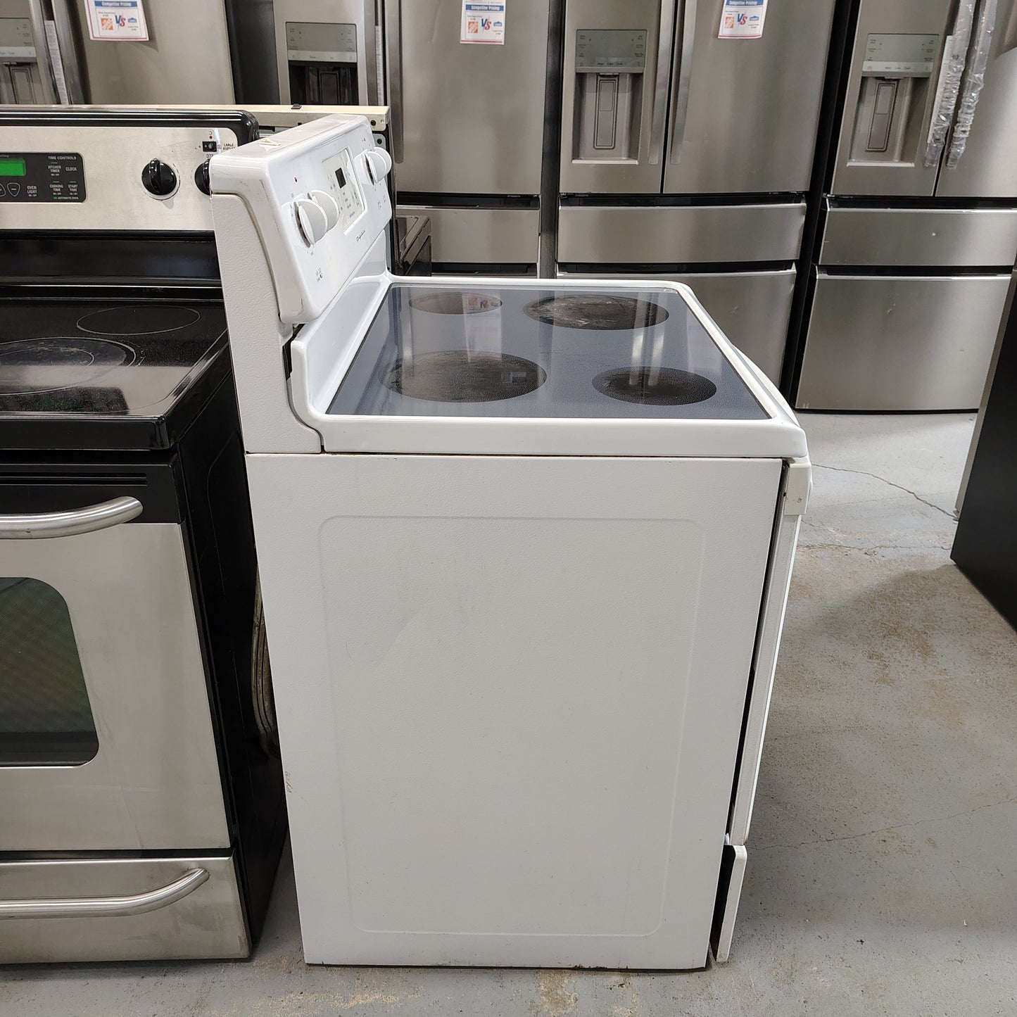 Frigidaire 30 in Freestanding, Glass-Top Electric Range in White FEF364FSB