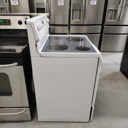 Frigidaire 30 in Freestanding, Glass-Top Electric Range in White FEF364FSB