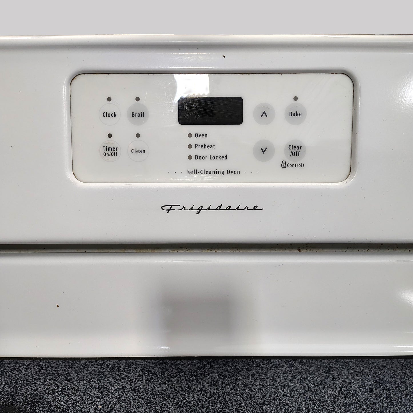 Frigidaire 30 in Freestanding, Glass-Top Electric Range in White FEF364FSB